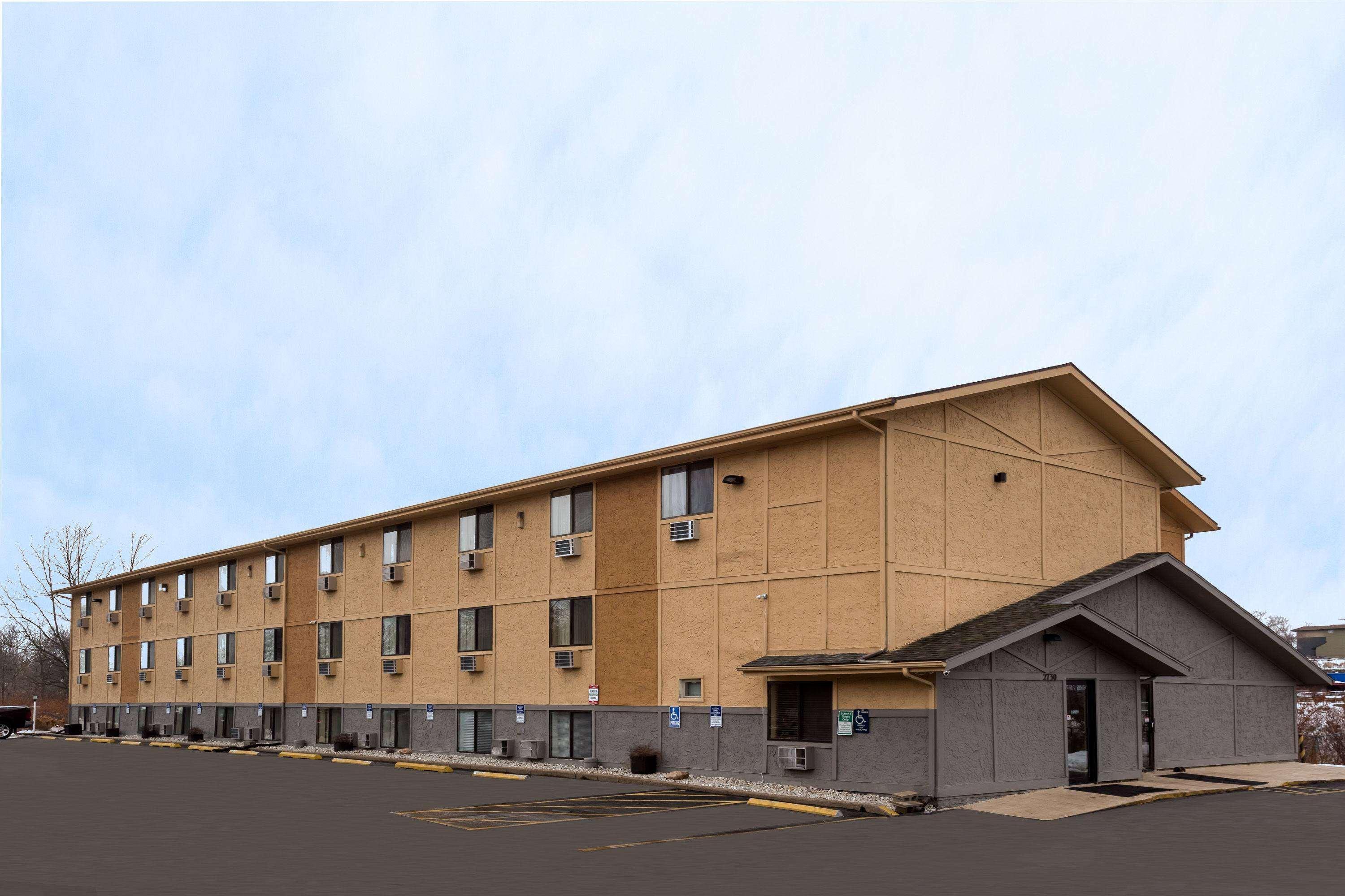 Motel Super 8 By Wyndham Dubuque Exterior foto