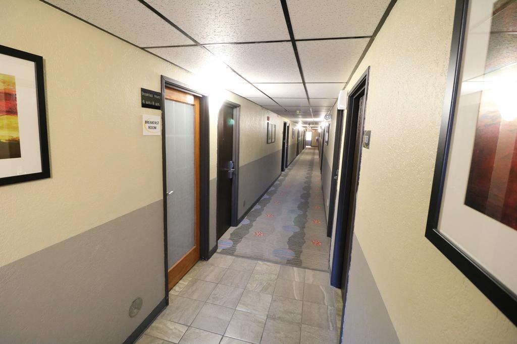 Motel Super 8 By Wyndham Dubuque Exterior foto