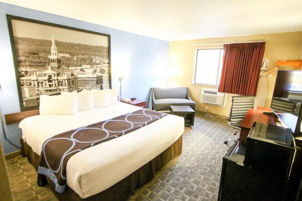Motel Super 8 By Wyndham Dubuque Exterior foto